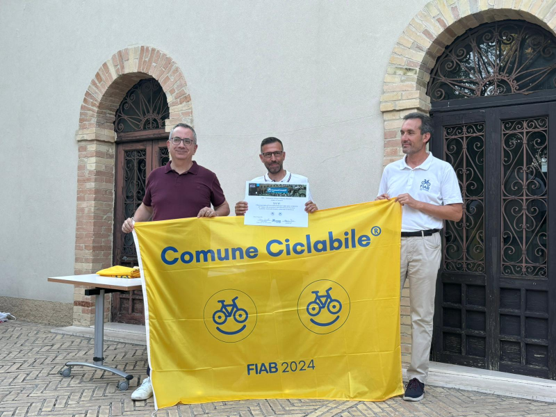 Silvi riceve la Bandiera di Comune Ciclabile, il riconoscimento della FIAB - Foto