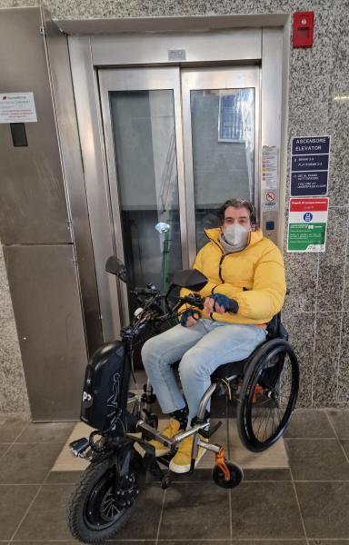 Si rompe l’ascensore della stazione di Montesilvano: disabile costretto a essere preso in braccio - Foto