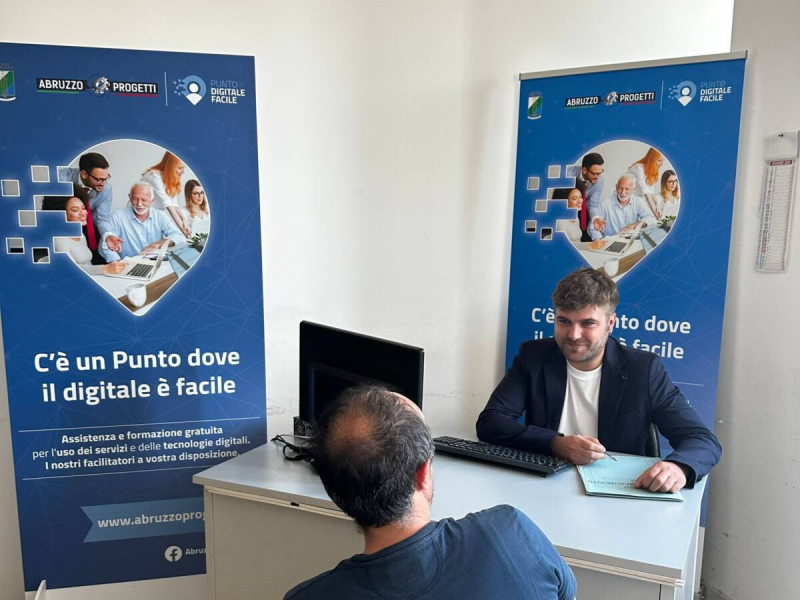 Facilitazione digitale. A breve attive 13 nuove sedi di "Punto Digitale Facile" in Abruzzo - Foto