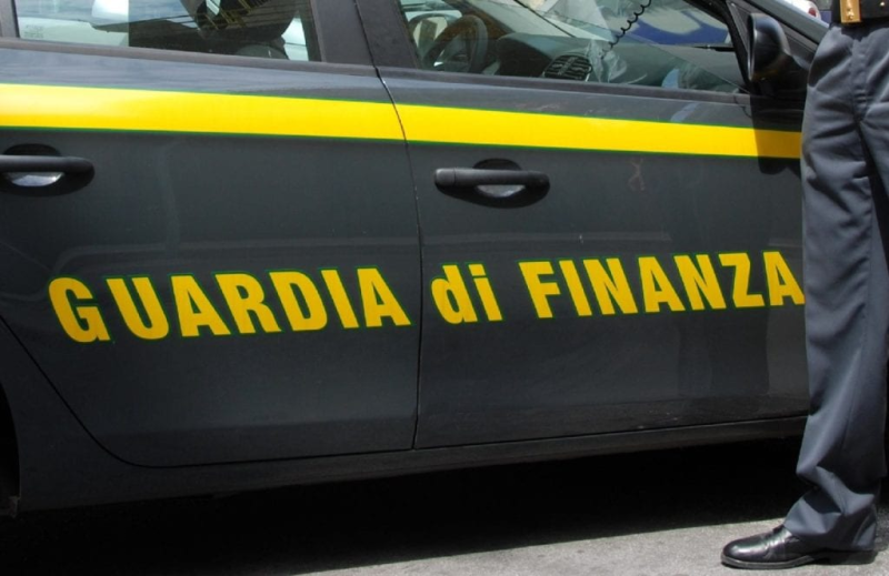 Pescara: Guardia di Finanza sequestra 400mila articoli di bigiotteria non a norma - Foto