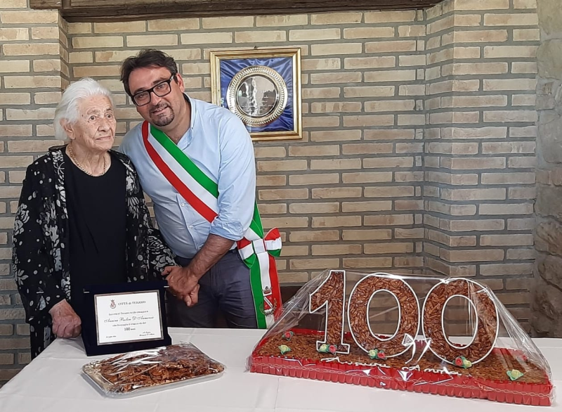 Il saluto del Sindaco alla centenaria Annina Paolini - Foto