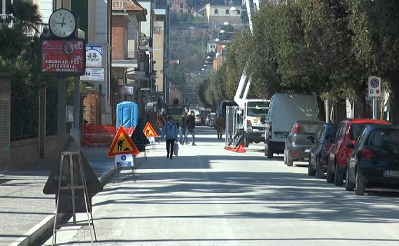 Incidente sul lavoro a Giulianova: operaio fa un volo di tre metri in un cantiere - Foto