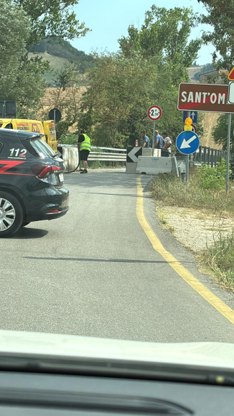 Sant’Omero. Urta con l’auto i divisori in cemento lungo la Sp8 - Foto