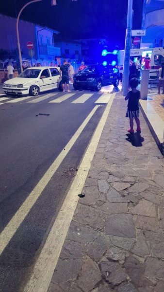 Incidente nella notte ad Alba Adriatica: coinvolte due auto - Foto