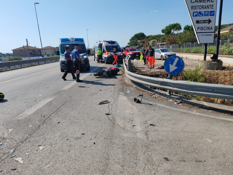 Violento incidente sulla SS16 a Martinsicuro: ferito un motociclista - Foto