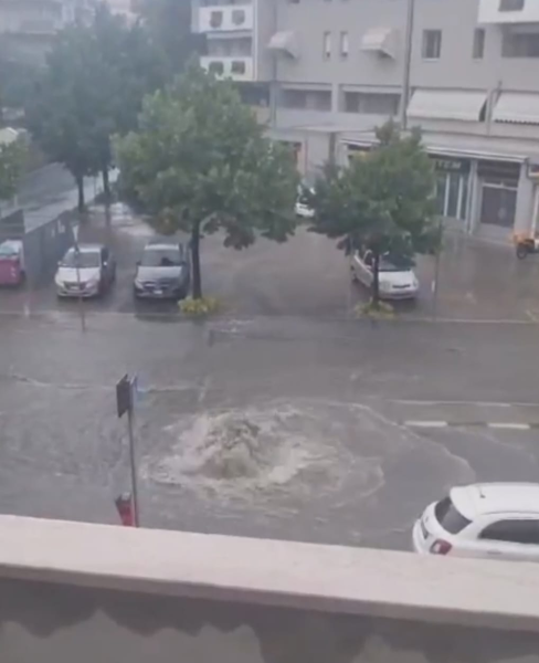 Strade allagate vicino l'ospedale civile di Pescara: e se rimanesse bloccata un'ambulanza? - Foto