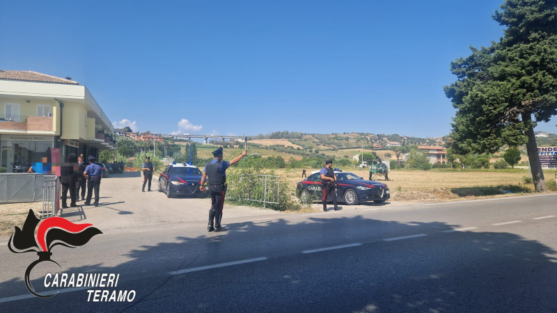 Controlli dei carabinieri lungo la costa: patenti ritirate e ricettazione - Foto