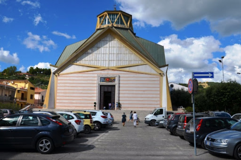 Piazza Piamarta di Roseto a uso dei fedeli della chiesa del Sacro Cuore, Ciancaione: «Ripristinare uso pubblico» - Foto