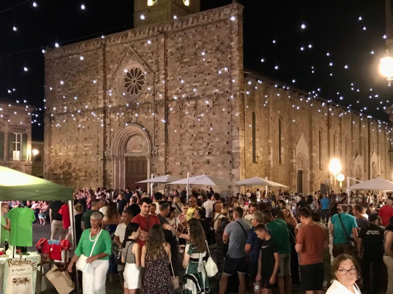 Grandi ospiti per le date di agosto di Atri a Tavola: madrina dell’ultima serata sarà Luisa Corna - Foto