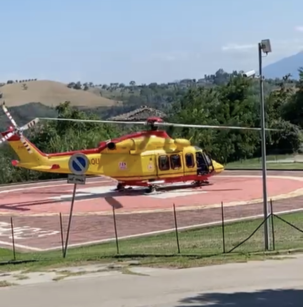 Sant'Egidio. 50enne si scontra con l'auto contro un trattore: portato in elisoccorso al Mazzini - Foto