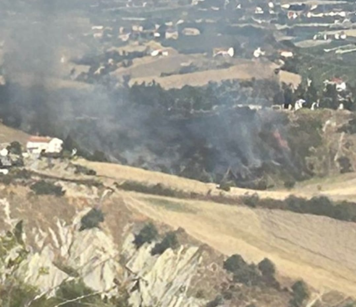 Incendio nella zona di Santa Margherita di Atri - Foto