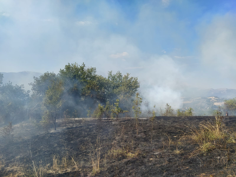 Incendio a Castiglione Messer Raimondo nella zona di San Giorgio - Foto