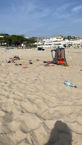 Passa il Ferragosto, ecco cosa resta sulle nostre spiagge - Foto