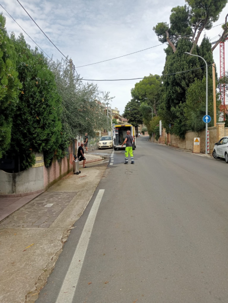 Giulianova. Sversamento dell'organico: la Rieco ripulisce via Amendola - Foto