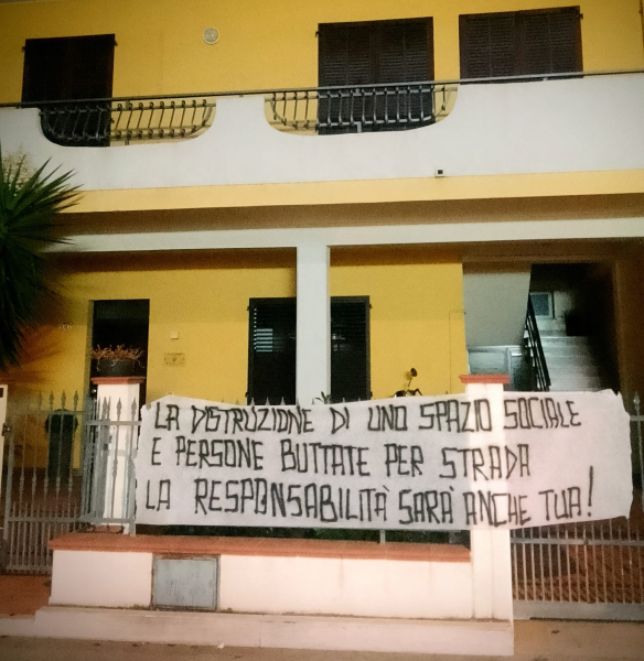 Sgombero ex depuratore, lo striscione di Campetto Occupato a casa del vicesindaco Francioni - Foto