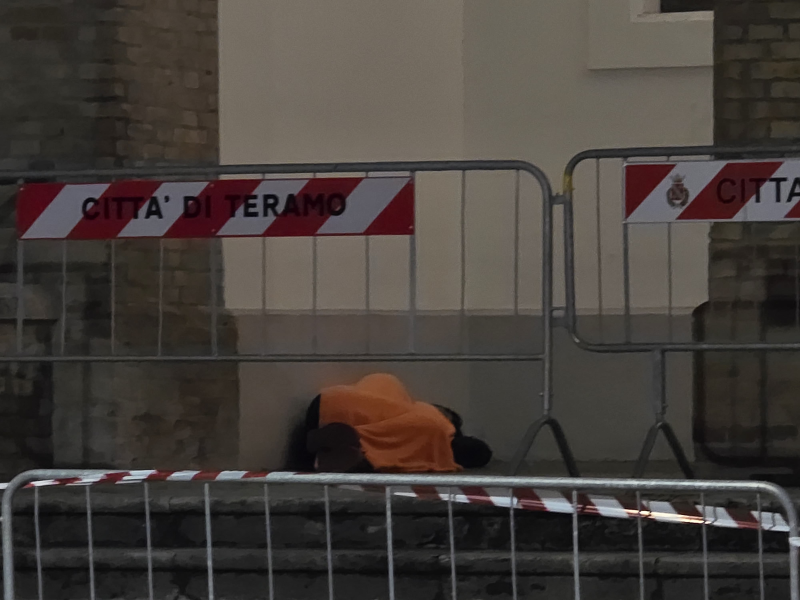 Scavalcate le transenne, occupato di nuovo il liceo Einstein di viale Bovio - Foto