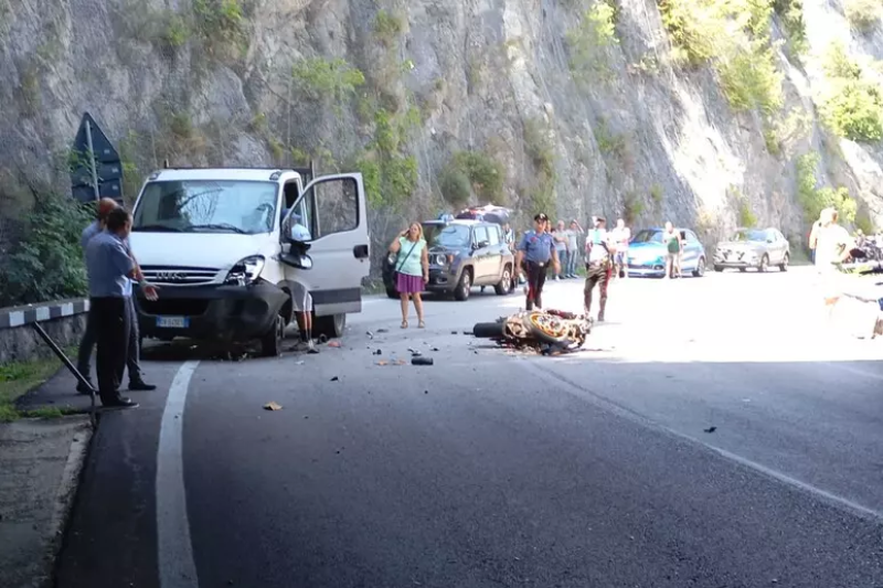 Raiano. Scontro tra un camion e una moto: centauro in condizioni critiche - Foto