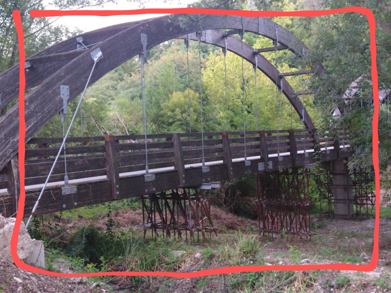 Che fine ha fatto il ponte in legno vicino al tiro a segno di Teramo? - Foto