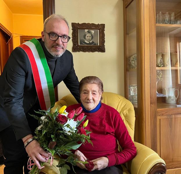 A Pineto si festeggiano i cent’anni della signora Mafalda - Foto