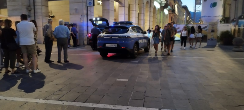 Rissa in piazza Martiri tra ragazzi stranieri, probabilmente per motivi di spaccio - Foto