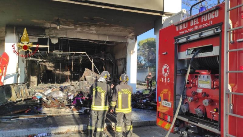 Professoressa aquilana bloccata in un hotel in fiamme in Francia: salvata dai Vigili del Fuoco - Foto