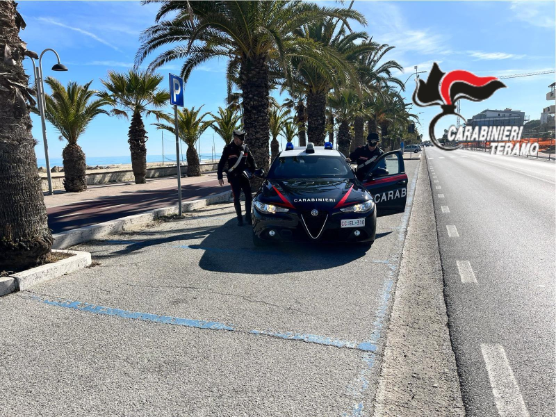 Alba Adriatica. Ritrovato uno zaino rubato in spiaggia: il ladro è un 75enne - Foto