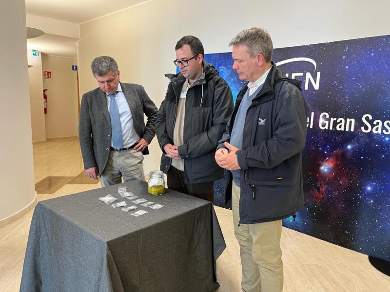 Consegnati alcuni frammenti del meteorite di San Valentino ai Laboratori Nazionali del Gran Sasso - Foto