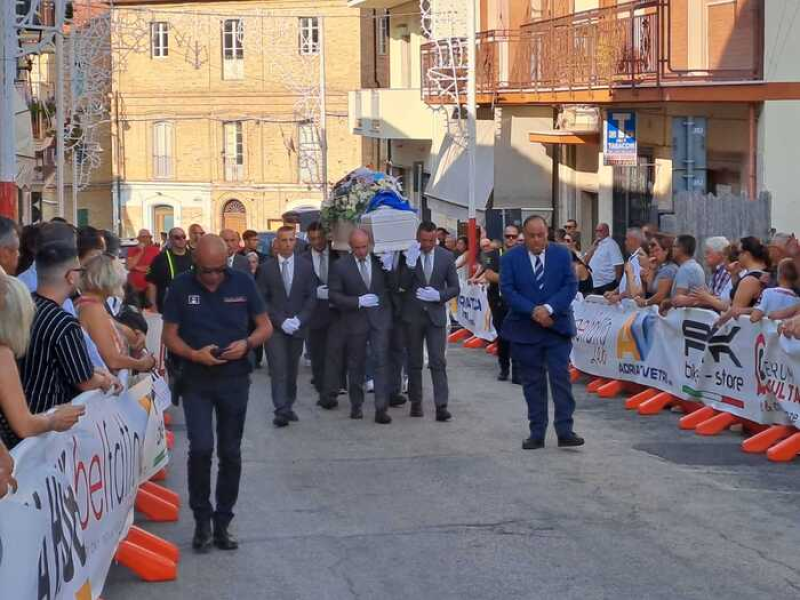 Ieri l'ultimo saluto a Simone Roganti: il giovane ciclista deceduto per un arresto cardiaco - Foto