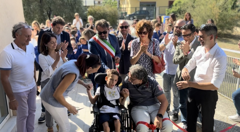 La vittoria di Marco per l’inaugurazione oggi di quel montascale che dovrebbe avere già 35 anni - Foto