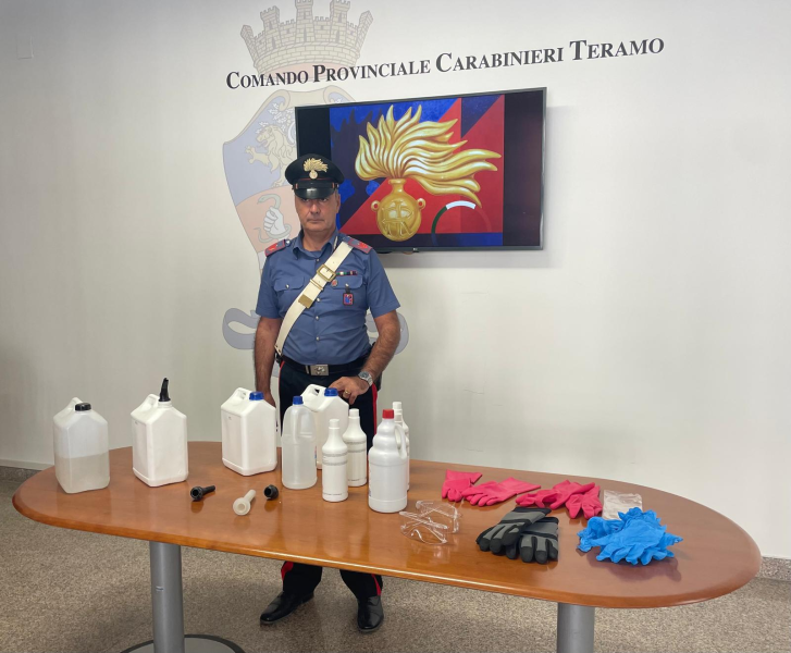 Blitz dei carabinieri in un'abitazione di Sant'Egidio: scoperto un laboratorio di cocaina liquida - Foto