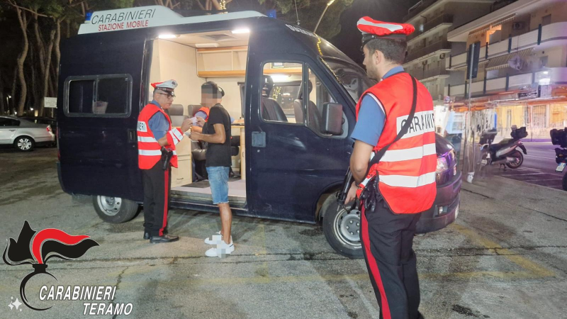 Droga, furti e possesso di armi nei controlli dei carabinieri sul lungomare teramano - Foto