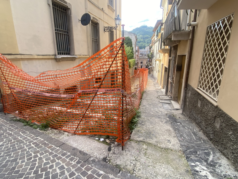 Teramo. Salita Izzone: dopo i lavori della Ruzzo Reti partirà la riqualificazione della pavimentazione - Foto