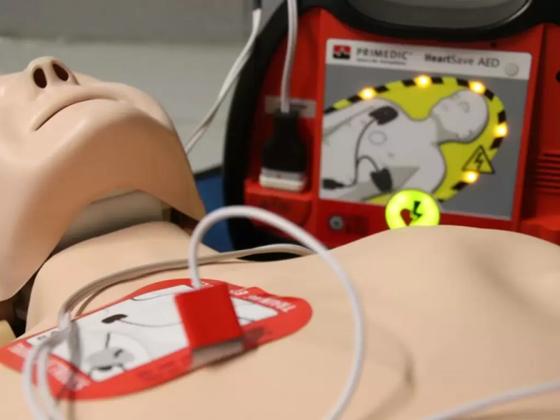 Via libera a Roseto per la sostituzione dei defibrillatori presenti sul territorio - Foto