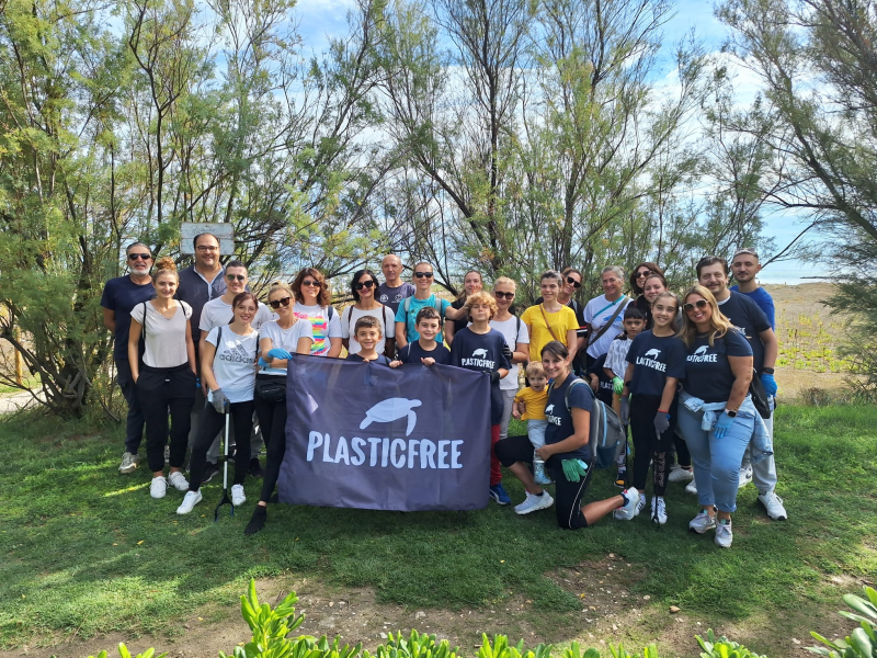 Plastic Free. Raccolti più di 200 kg di rifiuti oggi tra Giulianova e Martinsicuro - Foto