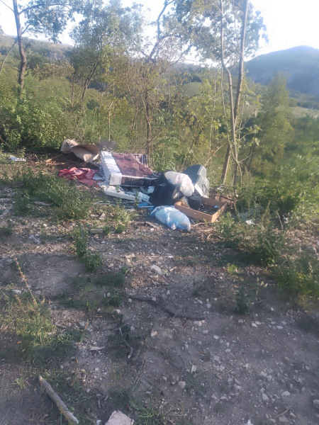 Rifiuti sulla Provinciale nel territorio di Teramo? Ci pensa Cortino. - Foto