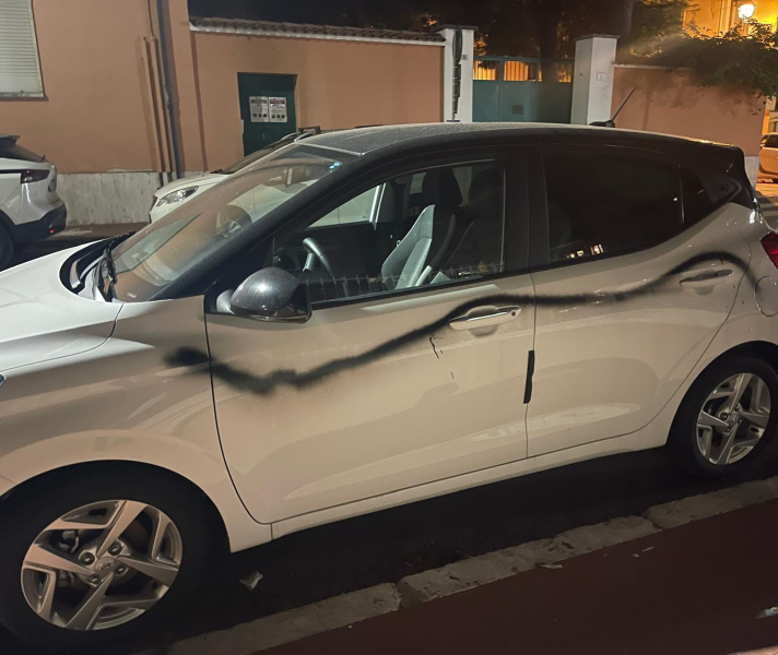 Auto vandalizzate con la vernice spray a Teramo. - Foto