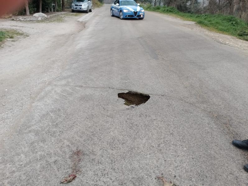 Chiusa la SP19 per rottura di un tombino stradale - Foto