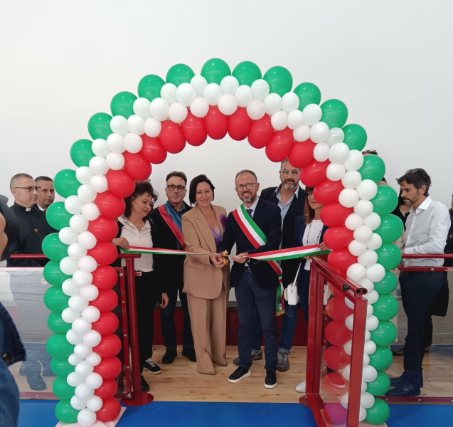 Nereto. Tagliato il nastro che inaugura la nuova palestra comunale di via Verdi - Foto