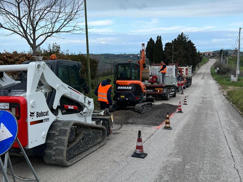 Roseto. Iniziati i lavori sulla provinciale 20 in località Borsacchio - Foto