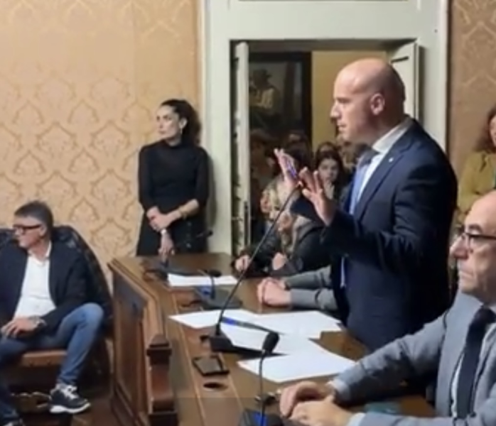 Delfico. «Dimettetevi, ritireremo i nostri figli», lo sfogo dei genitori contro una politica smembrata - Foto