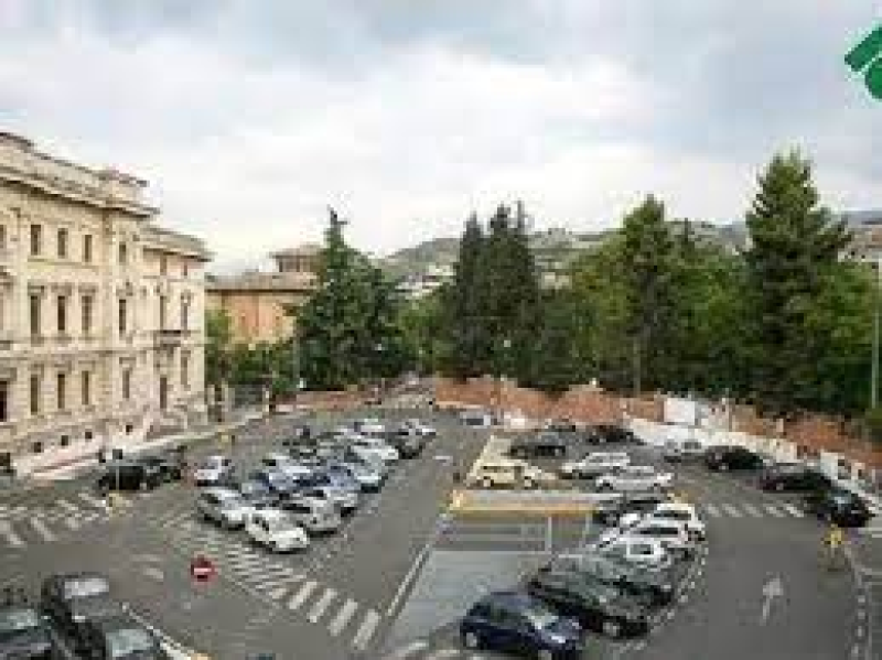 Parcheggio a raso di piazza Dante. Il Comune di Teramo vince anche al Consiglio di Stato - Foto