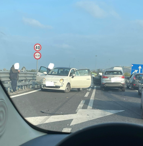 Attenzione. Incidente sulla Teramo Mare direzione Mosciano - Foto