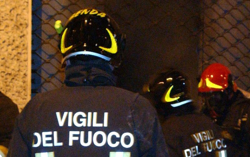 Attacco al parroco di Civitella Alfedena: incendiata l'auto di Don William Torres - Foto