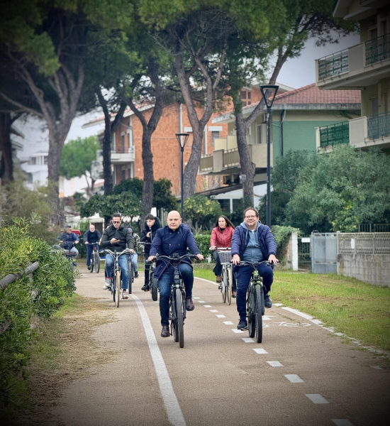 Pineto, inaugurato il nuovo tratto della pista ciclopedonale - Foto