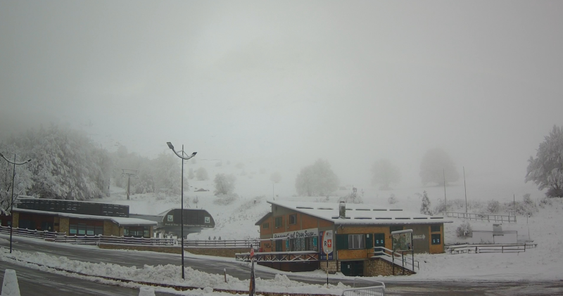 Nevica sui monti d'Abruzzo, fiocchi anche sotto quota mille: ecco anche Prati di Tivo - Foto