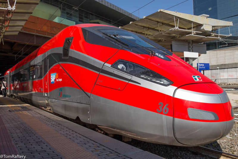 Frecciarossa. Rincari record: +400% per Natale - Foto