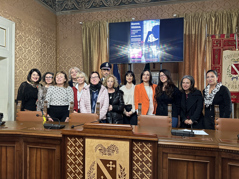 25 novembre. A Castrogno arrivano parrucchiere ed estetiste per le donne detenute - Foto