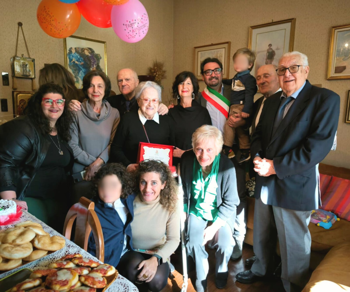 La teramana Maria Calenda compie 100 anni, gli auguri del sindaco D'Alberto - Foto