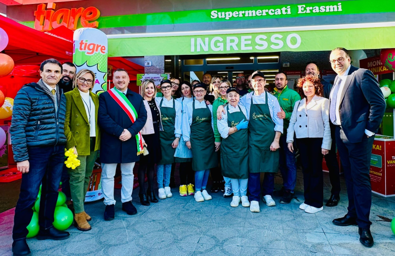 Dopo i lavori di restyling ha riaperto il supermercato Tigre di via D'Annunzio a Silvi - Foto