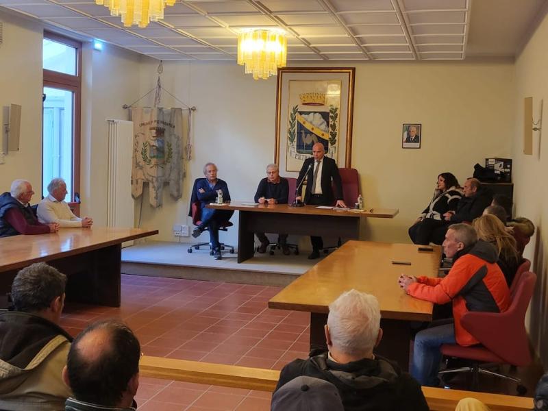 Il presidente della provincia a Pietracamela per discutere dei punti dolenti del territorio montano - Foto